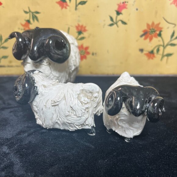 Vintage sheep family made in Scotland - Picture 2 of 5